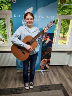 Ida Reibke bekam eine Bronzeurkunde / Foto: LK Prignitz, Kreismusikschule
